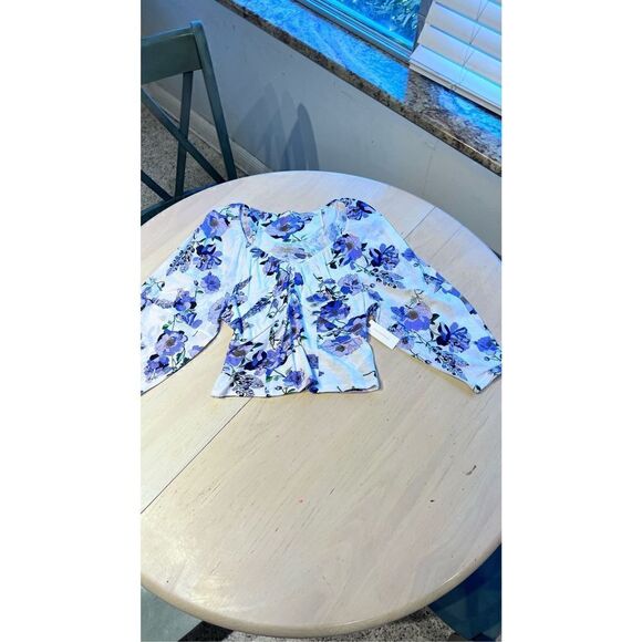 ANTHROPOLOGIE V NECK RUCHED KNIT TOP SIZE M PURPLE FLORAL 3/4 SLEEVE NEW - Picture 1 of 10